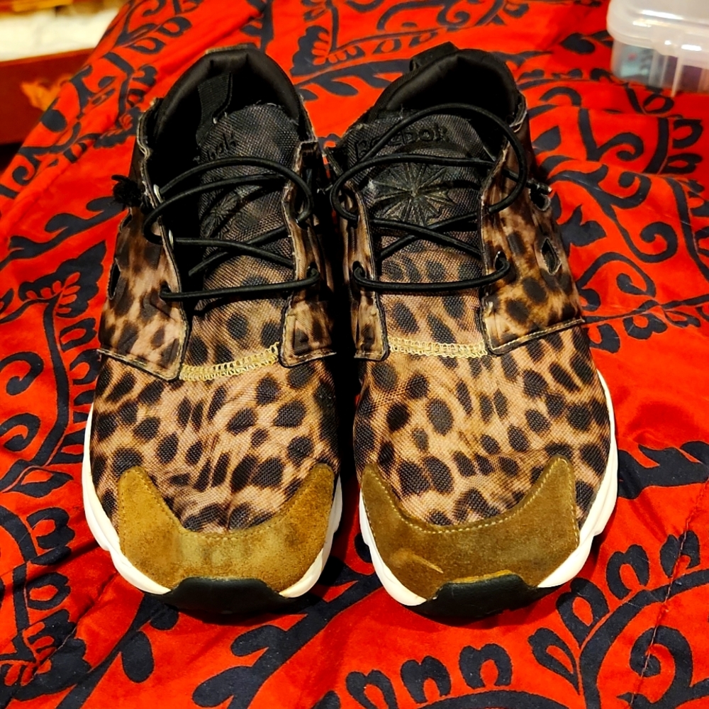 Reebok Animal Print NO Tie Size 9
